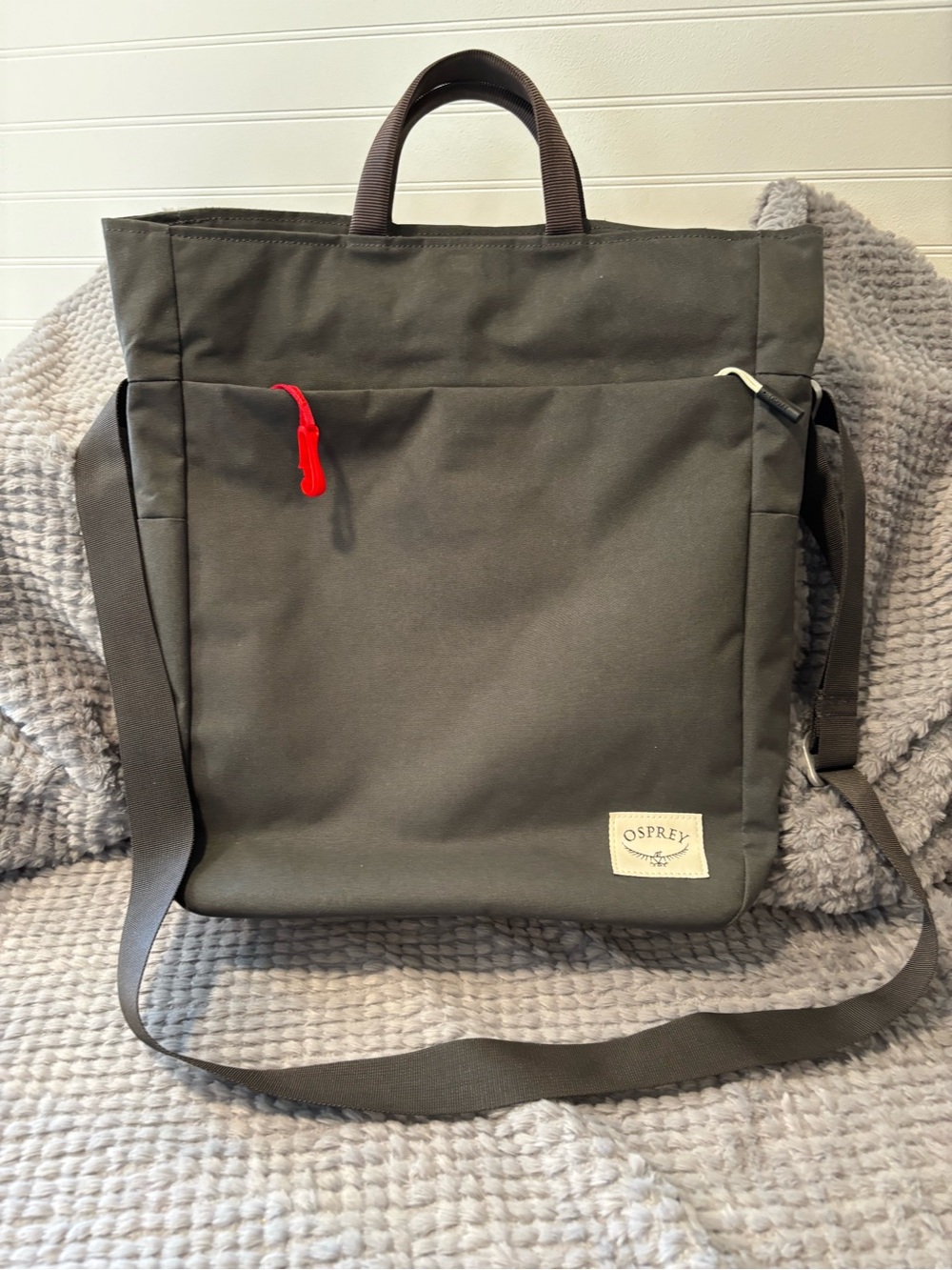 OSPREY Gray Canvas Messenger Tote with Red Accent